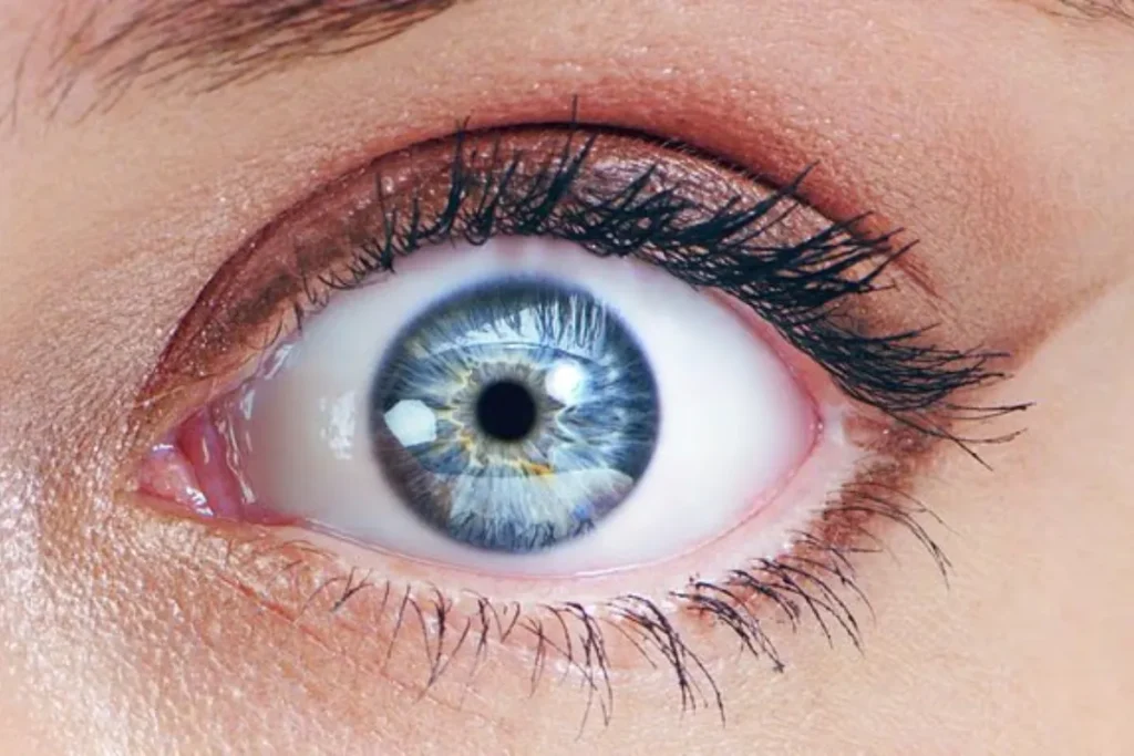 تغییر ظریف در چشمان یک نفر نشان می‌دهد آیا او به شما علاقه دارد یا نه