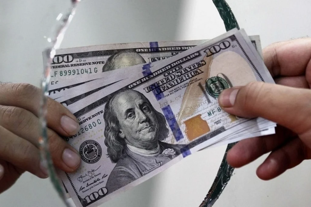 افشاگری نماینده مجلس از عدم بازگشت ۱۱۷ میلیارد دلار ارز به چرخه اقتصادی کشور