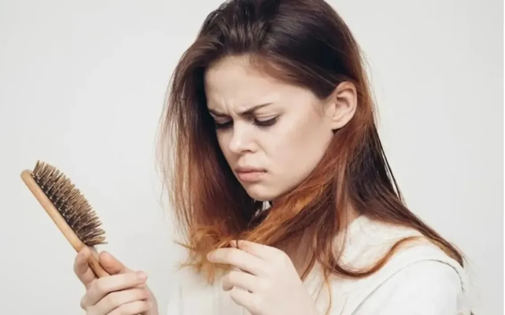 تاثیر عجیب ریزش مو در زندگی اجتماعی، روابط شخصی و خواب زنان!