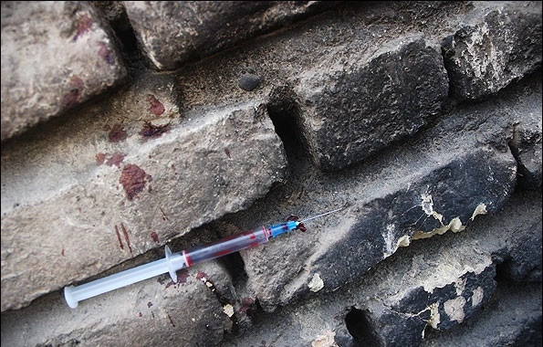 سرنگ آلوده به اچآیوی