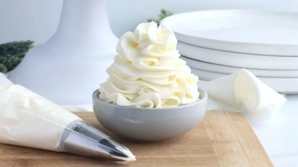 فوت‌وفن‌های درست کردن خامه قنادی با خامه صبحانه و پودر خامه + ویدیو