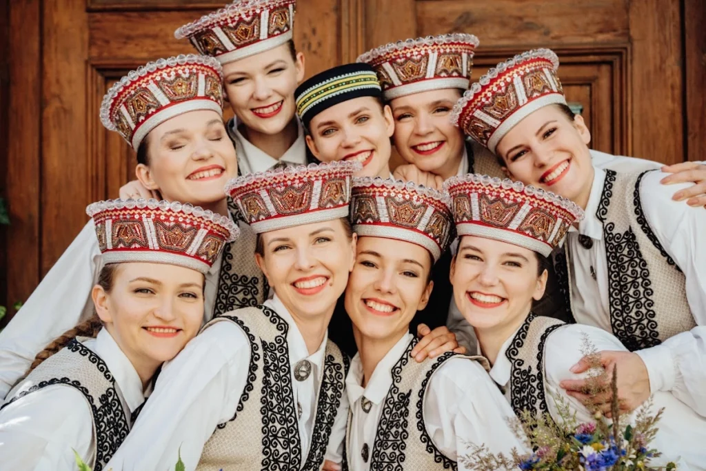 اجاره «شوهر یک ساعته» به دلیل کمبود مرد در کشوری که زنانش به زیبایی معروف‌اند