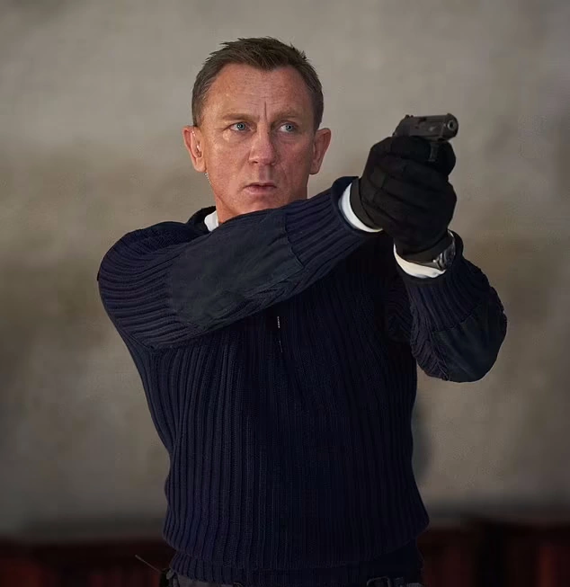 دنیل کریک در نقش جیمز باند