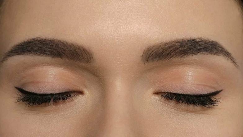 محصولات رشد مژه و ابرو بی‌خطر نیستند! حقایقی درباره بیماتوپروست