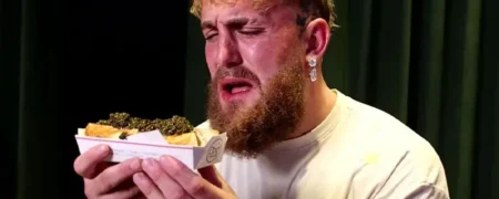 جیک پال پس از شکستن فک هات‌داگ ۶ هزار دلاری را داخل مخلوط‌کن ریخت