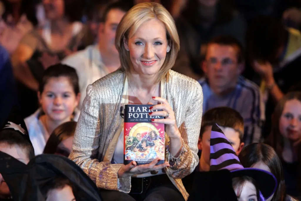 درآمد هنگفت روزانه جی کی رولینگ از فروش کتاب‌های دیجیتال هری پاتر