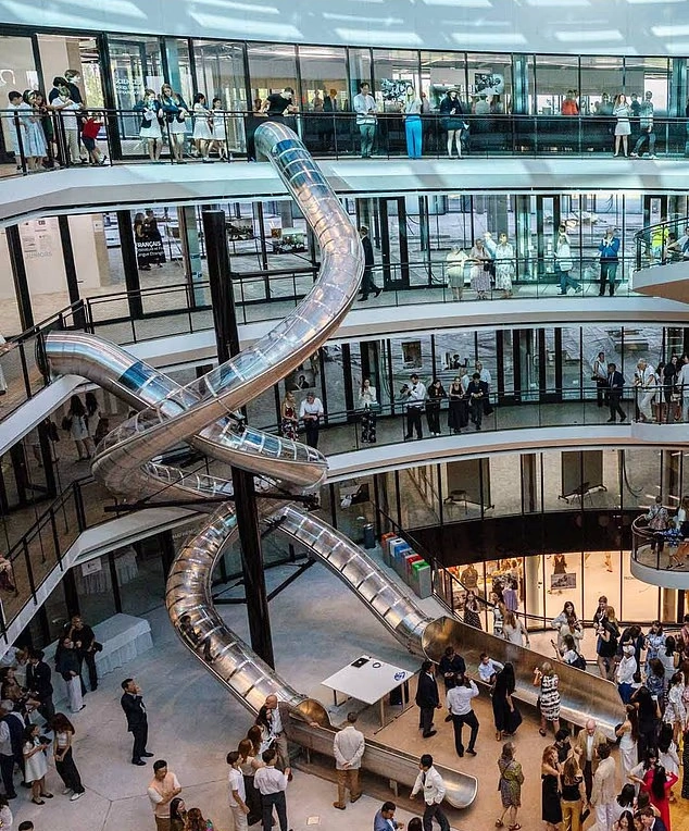 دبیرستان لهروزه گرانترین مدرسه جهان