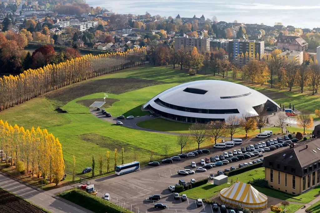 دبیرستان لهروزه گرانترین مدرسه جهان