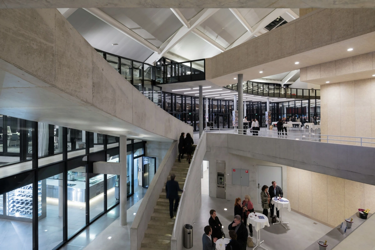 دبیرستان لهروزه گرانترین مدرسه جهان