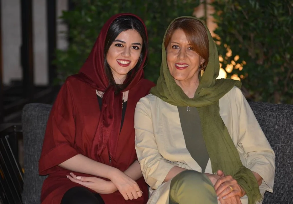 ماهور الوند و مادرش، زهرا جناب