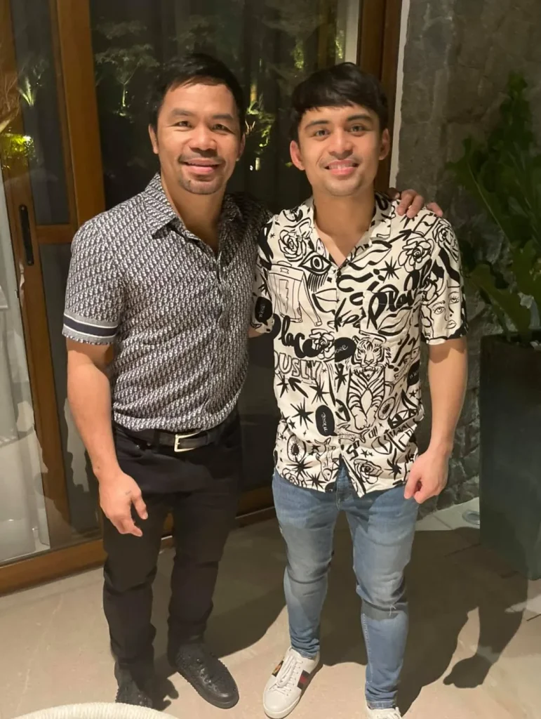 مانی پاکیائو و پسرش