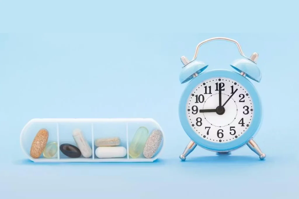 بهترین زمان مصرف داروهای مختلف؛ قبل، همراه یا بعد از غذا؟