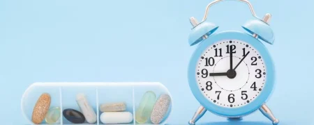 بهترین زمان مصرف داروهای مختلف؛ قبل، همراه یا بعد از غذا؟