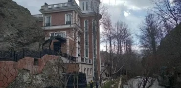 تخریب اَبَر ویلای لاکچری در حریم رودخانه با حکم قضایی + ویدیو