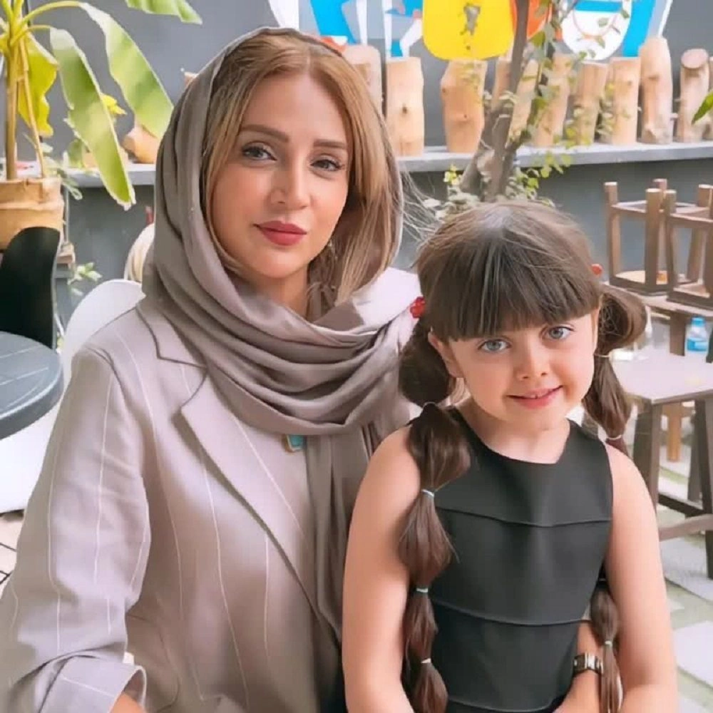 شبنم قلی‌خانی با دخترش
