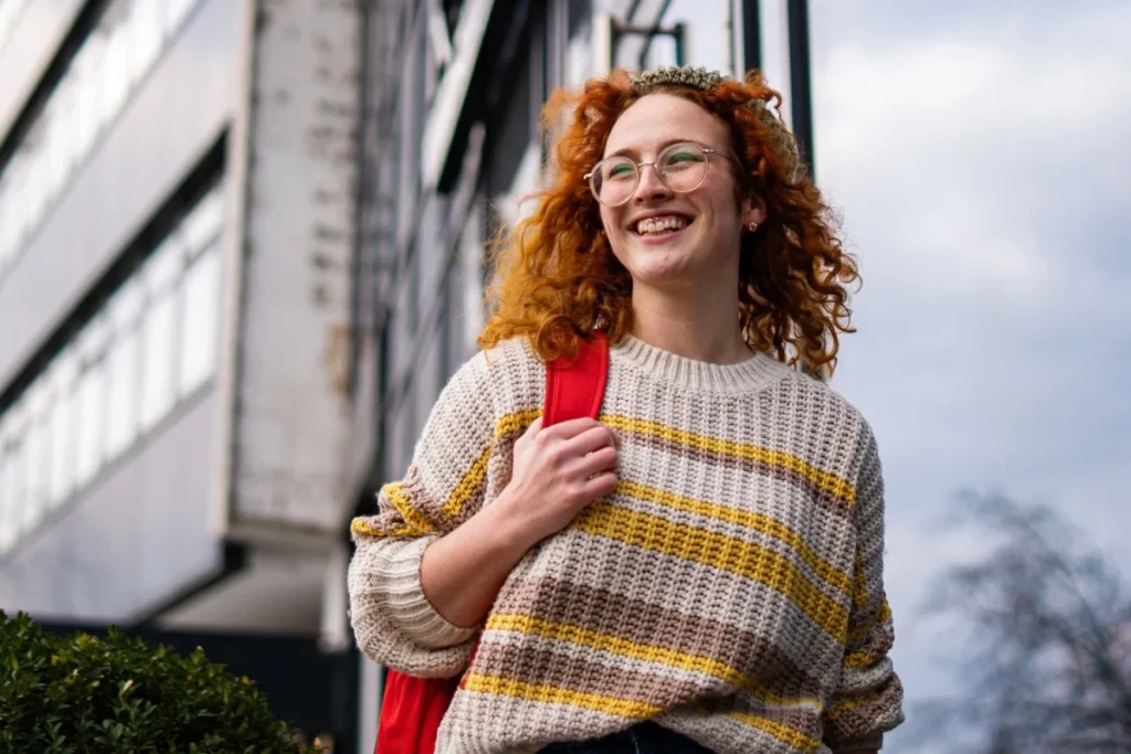 ۱۹ نشانه عجیب ناامنی روانی؛ رفتارهایی که اعتمادبه‌نفس شما را لو می‌دهند