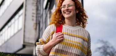 ۱۹ نشانه عجیب ناامنی روانی؛ رفتارهایی که اعتمادبه‌نفس شما را لو می‌دهند