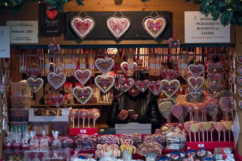 در این کشور کارفرمایان به همه کارگران خود پاداش کریسمس ۶۴۰ یورویی می‌دهند