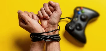 با فرزند نوجوان‌مان که به بازی‌های ویدیویی اعتیاد دارد چه کنیم؟