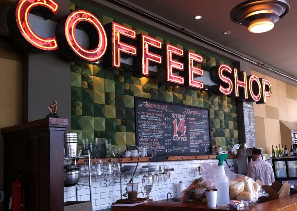 پلمب ۲ ماهه کافه‌های وریا غفوری و ساعدی‌نیا در تهران به دستور دادستان