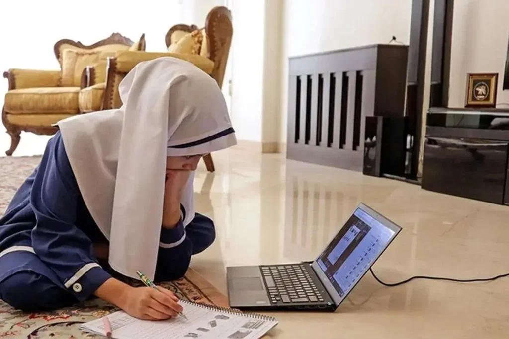 دختر دانش آموز