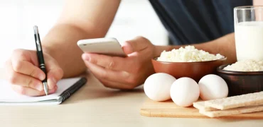 ۸ عادت به‌ظاهر سالم که می‌توانند باعث چاقی یا مانع کاهش وزن شما شوند