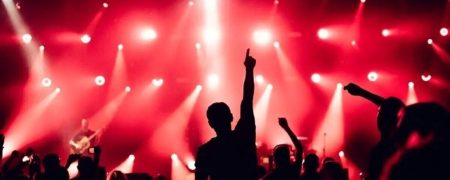 نگاهی به کنسرت‌های لغو شده یا برگزار شده خوانندگان ایرانی در روزهای اخیر