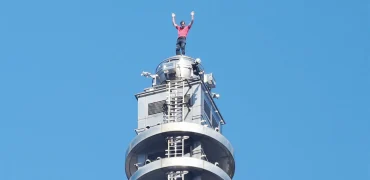 صعود صخره‌نورد آمریکایی از برج ۱۰۱ طبقه‌ای تایپه در تایوان بدون طناب + ویدیو