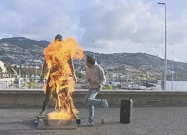 آتش‌زدن مجسمه کریستیانو رونالدو در مادیرا