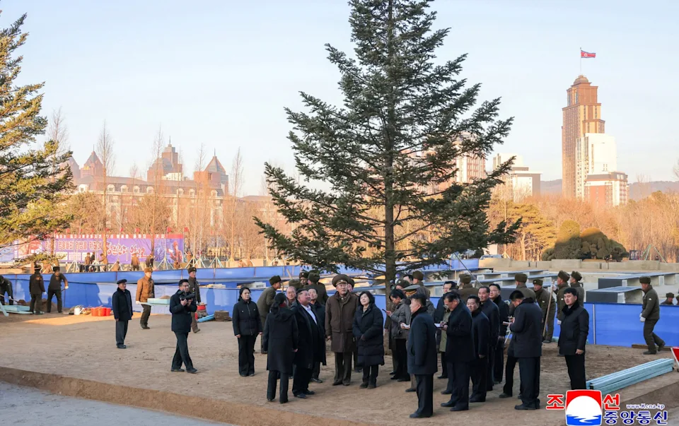 رهبر کره شمالی در مکان یادبود سربازان کشته شده