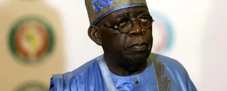 زمین خوردن رئیس‌جمهور نیجریه در دیدار با رجب طیب اردوغان سوژه شد + ویدیو