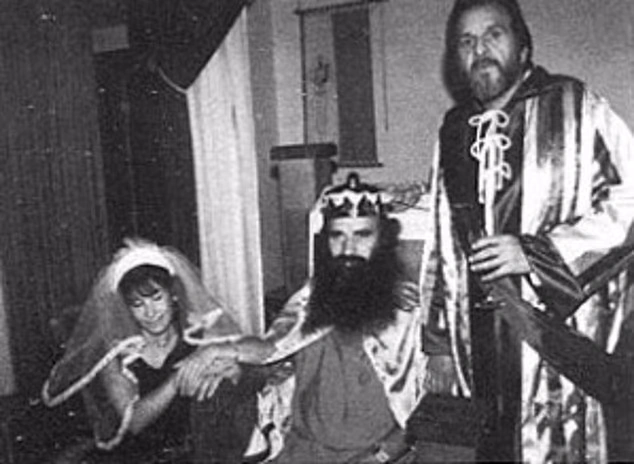 رفرقه بچههای تپه مورچهها