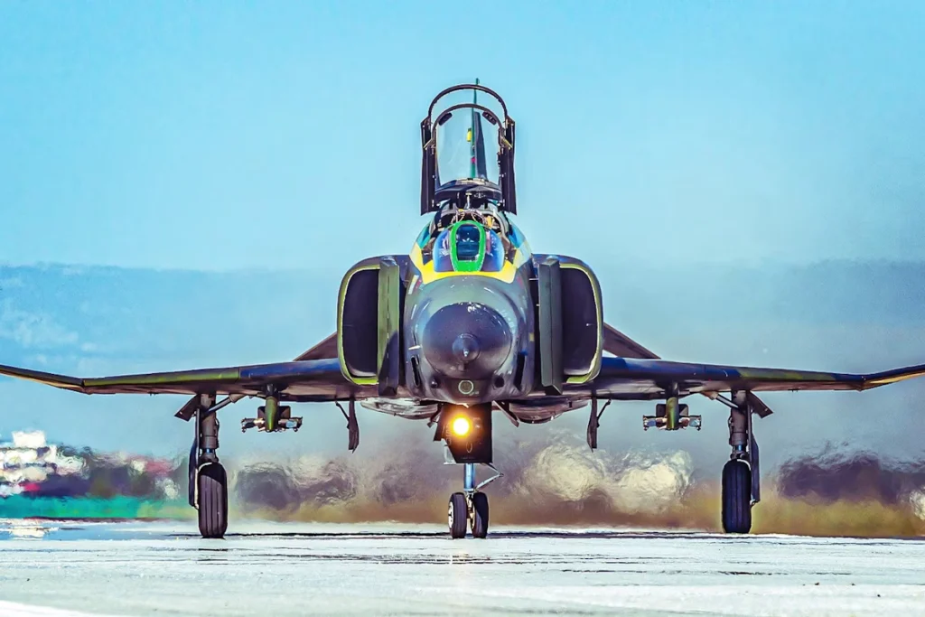 چند فروند از جنگنده F-4 Phantom II در ایالات متحده و دیگر نقاط جهان ساخته شد؟