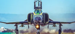 چند فروند از جنگنده F-4 Phantom II در ایالات متحده و دیگر نقاط جهان ساخته شد؟