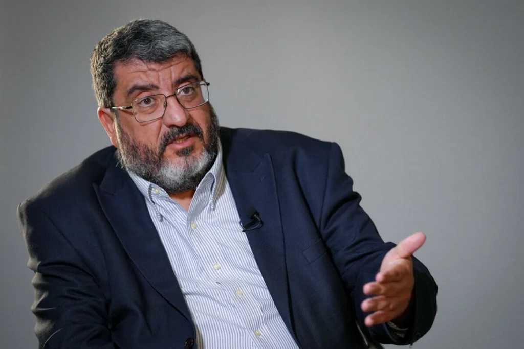 اظهارات عجیب فواد ایزدی درباره بی‌حجابی زنان در ونزوئلا به خاطر کمبود پارچه + ویدئو