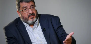 اظهارات عجیب فواد ایزدی درباره بی‌حجابی زنان در ونزوئلا به خاطر کمبود پارچه + ویدئو