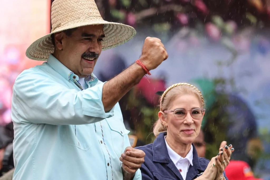 روایت متفاوت صداوسیما از دستگیری نیکلاس مادورو و همسرش