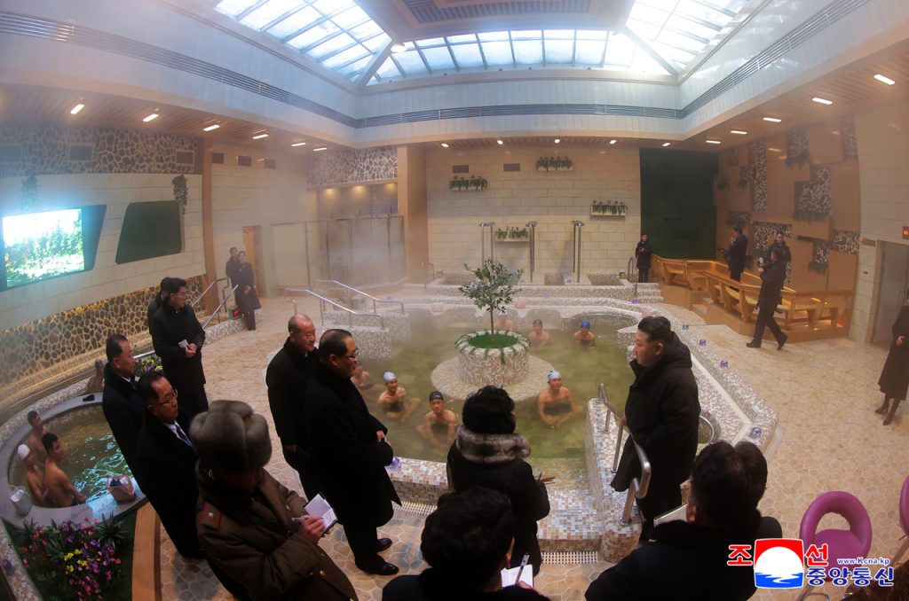 افتتاح یک مرکز تفریحی توسط رهبر کره شمالی