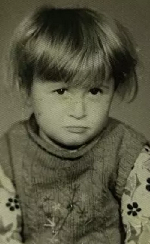 کودکی نجلا اوزمن زن ساکن ترکیه که خود را دختر ترامپ میداند