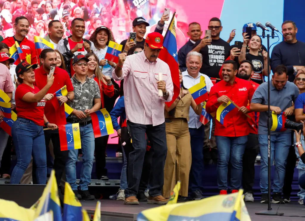 رقصیدن نیکلاس مادورو در انظار عمومی