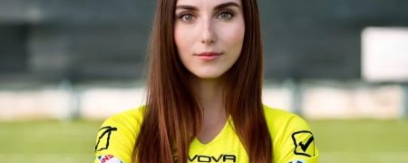 کمک‌داور زن جوان توجه‌ها را به لیگ‌های پایین فوتبال ایتالیا جلب کرد