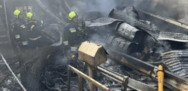 لحظه سقوط هلیکوپتر ارتش در میدان میوه و تره‌بار خمینی‌شهر اصفهان + ویدیو