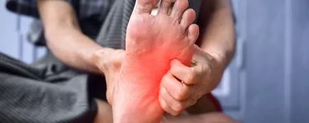 خارش کف پا از دید پزشکی؛ از خشکی پوست تا اختلالات داخلی بدن