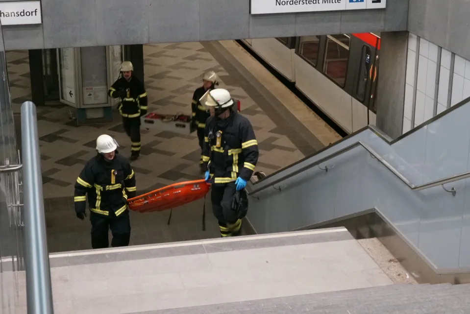حادثه در ایستگاه مترو هامبورگ آلمان