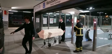 مرگ دلخراش دختر ۱۸ ساله ایرانی در مترو هامبورگ با اقدام دیوانه‌وار مهاجر سودانی