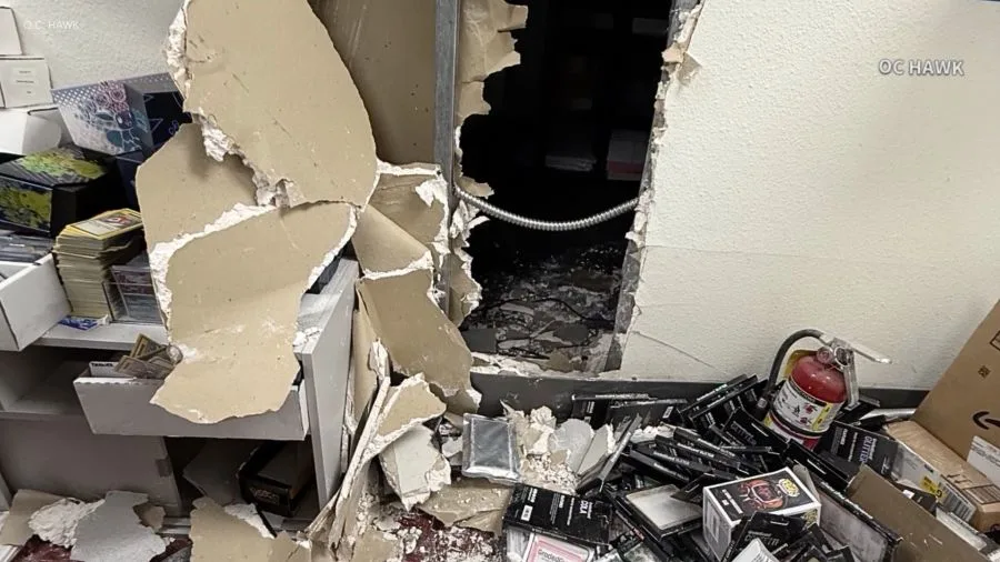 سرقت کارت های پوکمون از فروشگاه-۸