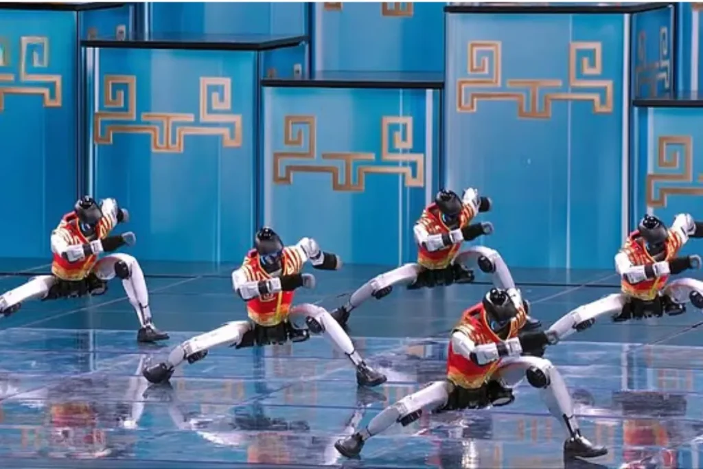 نمایش ربات‌های کونگ‌فوکار با نانچیکو و پشتک وارو در چین + ویدیو