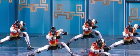 نمایش ربات‌های کونگ‌فوکار با نانچیکو و پشتک وارو در چین + ویدیو