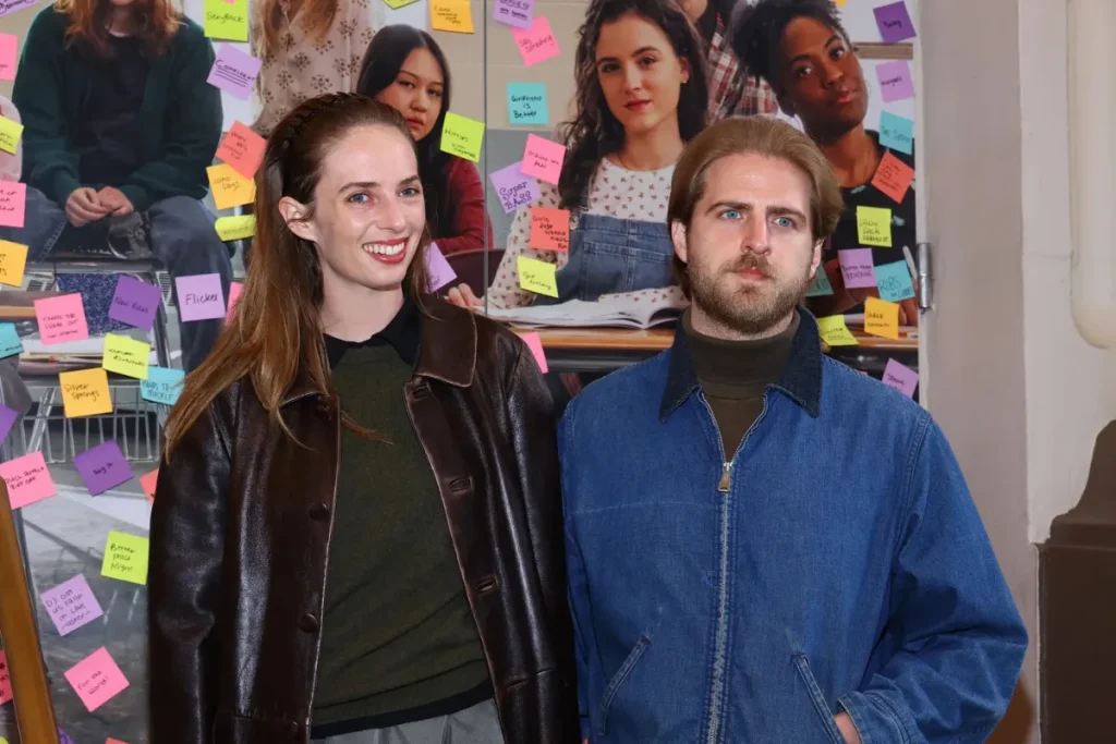 ستاره سریال Stranger Things در یک مراسم غافلگیرانه ولنتاین با نامزدش ازدواج کرد