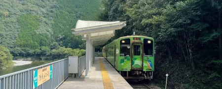 «خلوت‌ترین ایستگاه قطار جهان» با تنها یک سرویس در ماه که هیچ ورودی یا خروجی ندارد